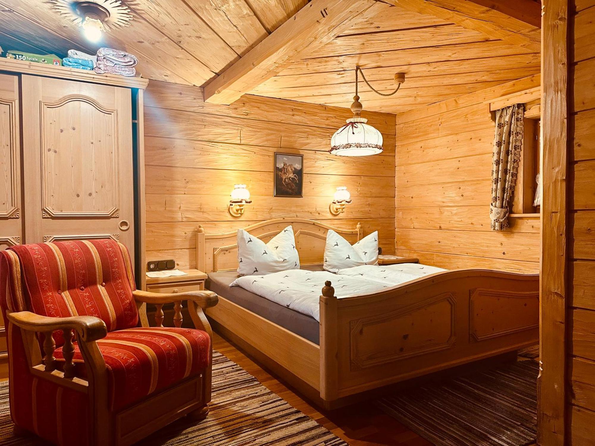 Almbruennerl Almhuette Auf Der Raffner Alm