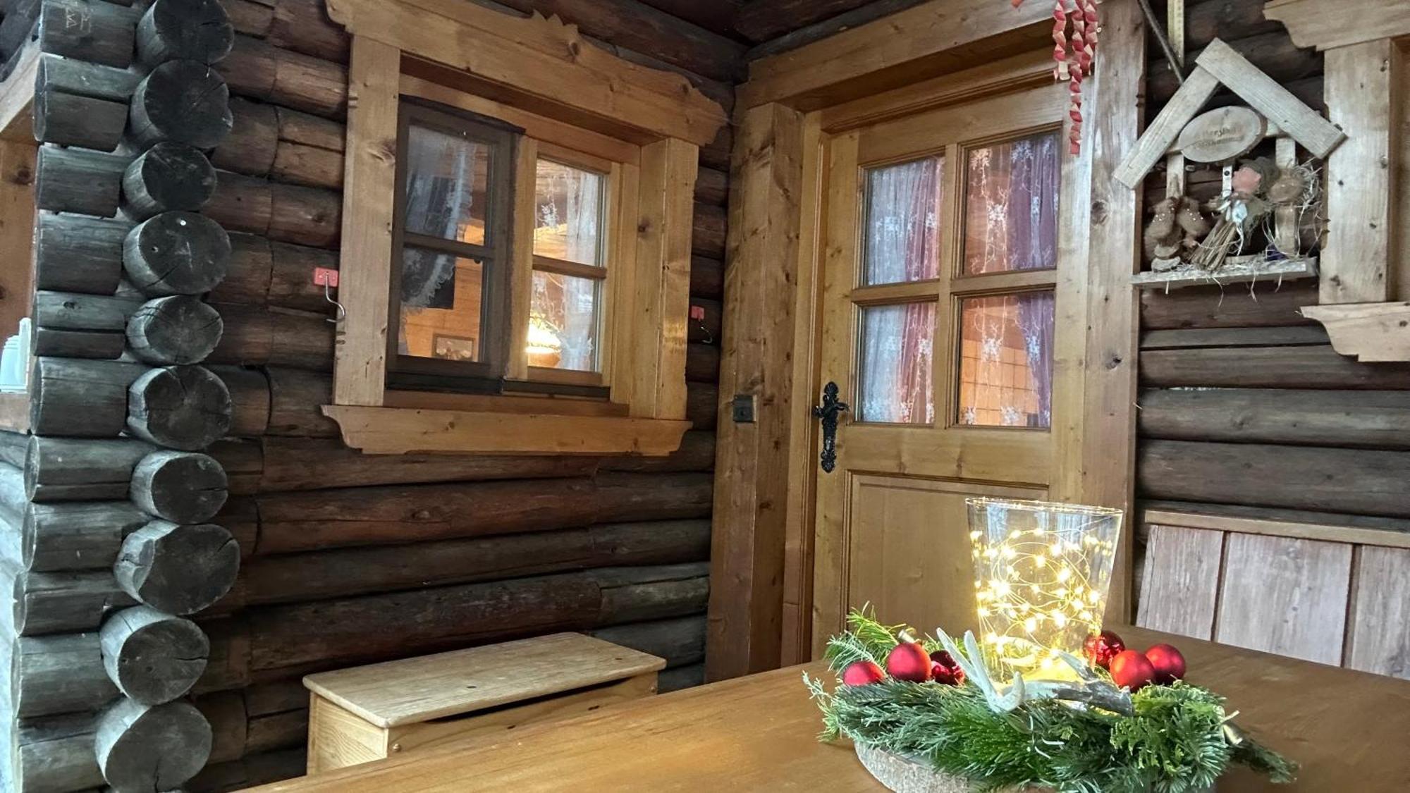 Almbruennerl Almhuette Auf Der Raffner Alm