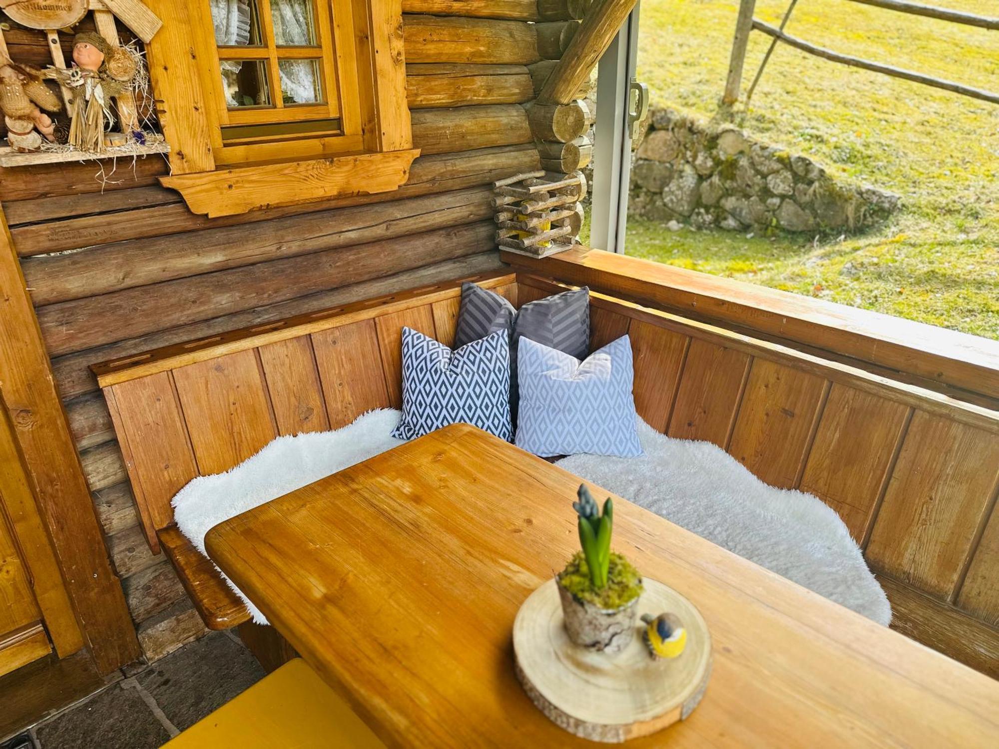 Almbruennerl Almhuette Auf Der Raffner Alm *